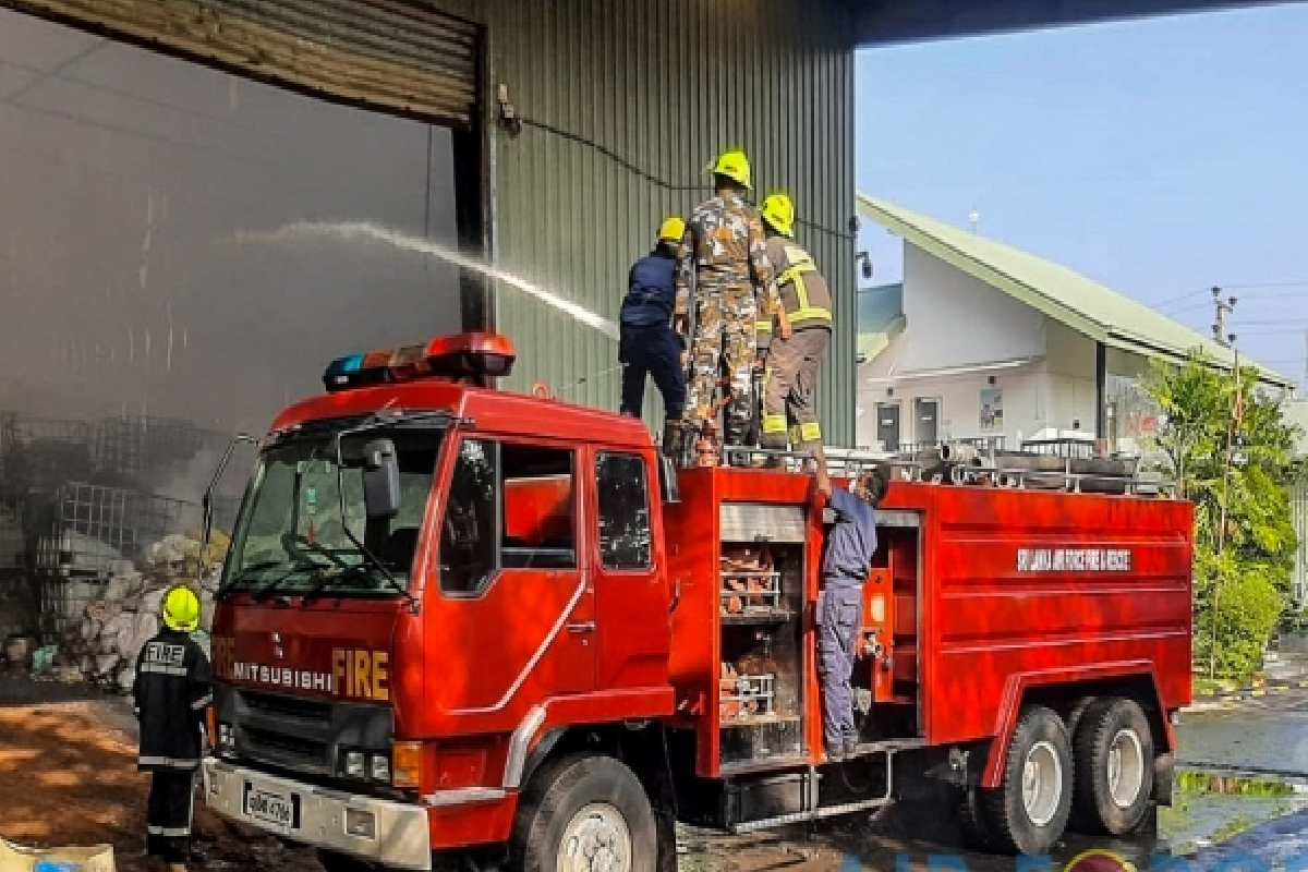 சபுகஸ்கந்த பகுதியில் பாரிய தீ விபத்து – உயிர்ச் சேதம் எதுவும் இல்லை